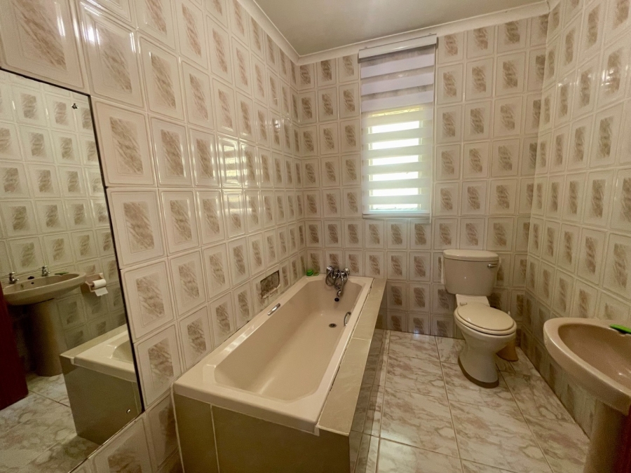 3 Bedroom Property for Sale in Flamwood North West